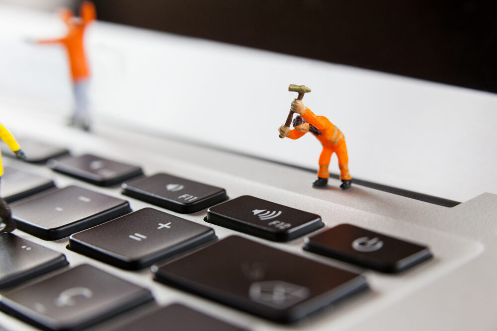 IT-Wartung im Abo: Warum regelmäßiger Service Geld spart